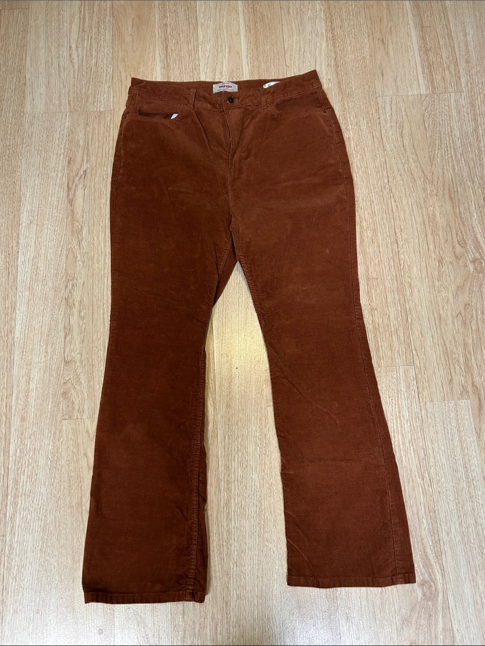 Wrangler women’s high rise bold boot cut corduroy pants size 16x32.